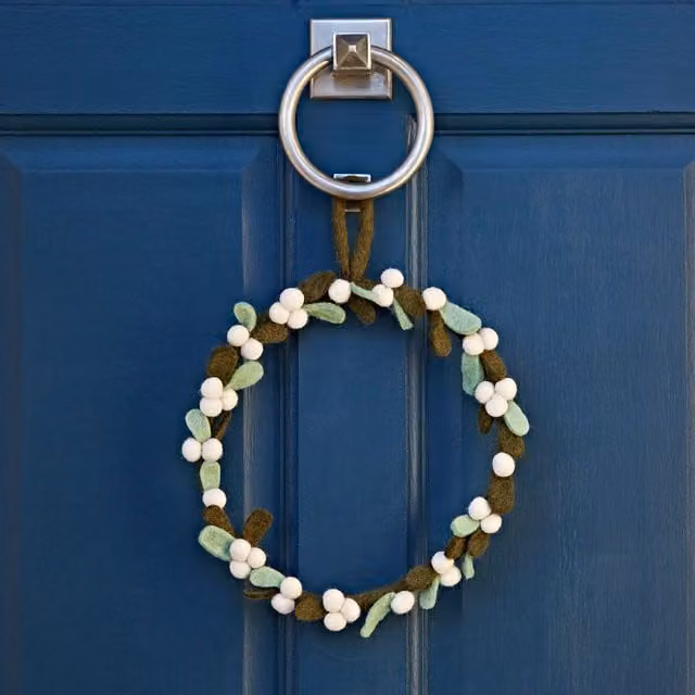 Paper High Mistletoe Christmas Wreath in Green and White, Diameter: 26 cm