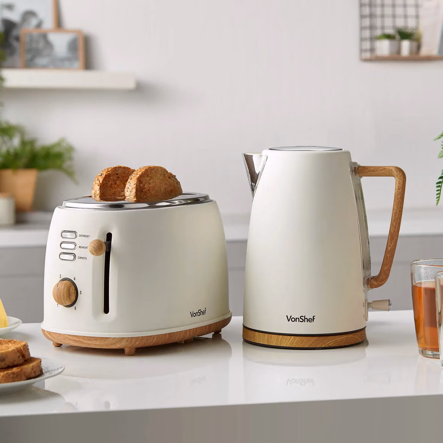 VonShef Fika Cream Rapid Boil 1.7L Kettle and 2 Slice Wide Slot Toaster Set in Beige – 2
