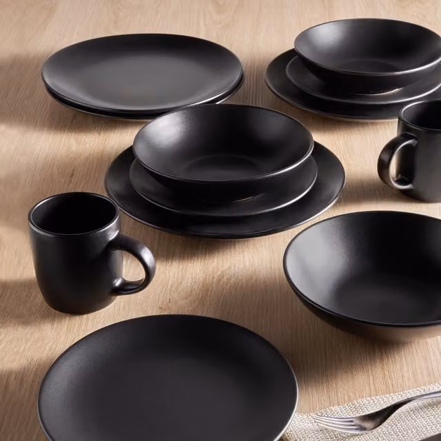 VonShef 16 Piece Stoneware Dinner Set in Black