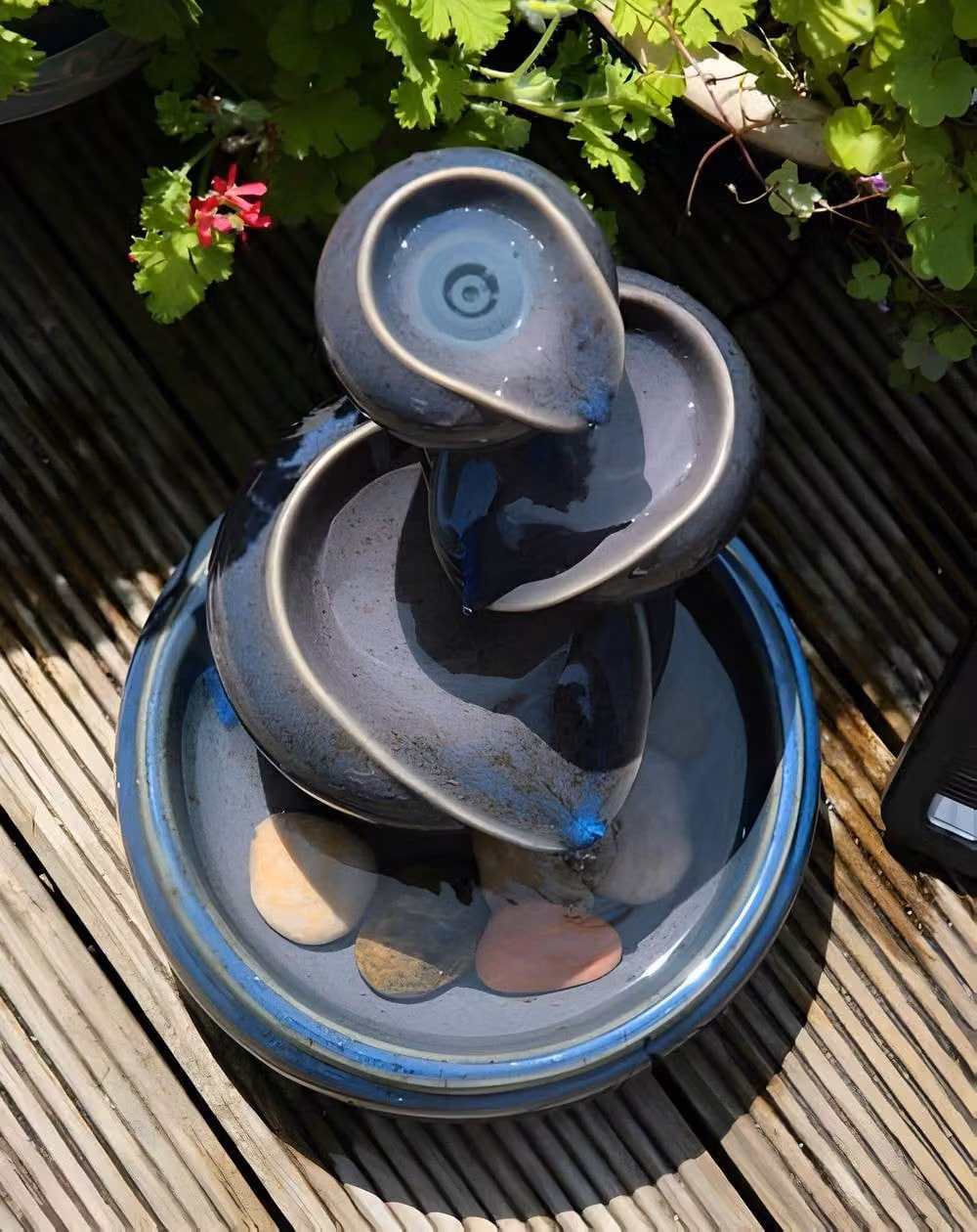 Primrose Cosmos Three-Tier Solar Powered Ceramic Water Feature in Dark Grey, Diameter: 25 cm – 2