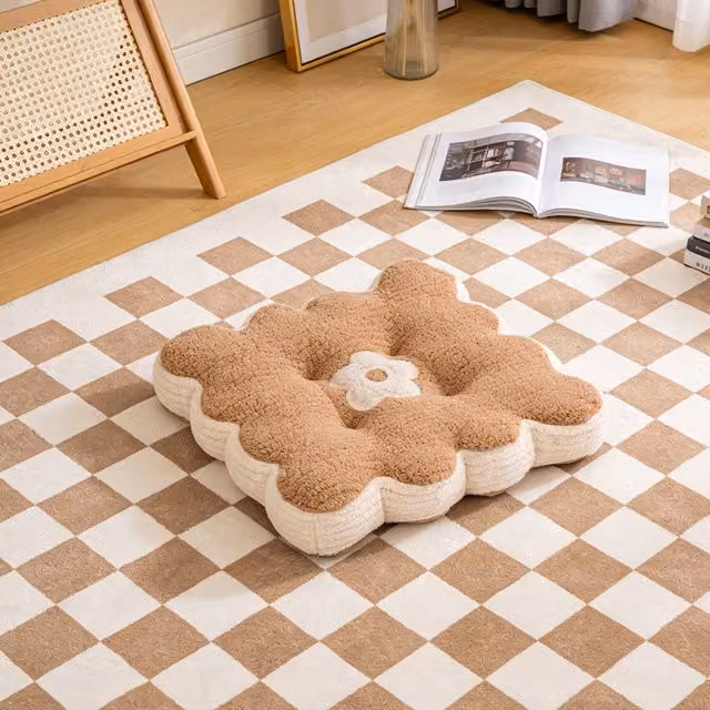 Livingandhome Flower-Shaped Plush Chair Cushion in Brown