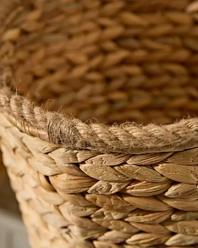 Dibor Natural Woven Water Hyacinth Large Wall Basket with Rope Detailing in Brown and Beige, H29 x D22 cm – 2