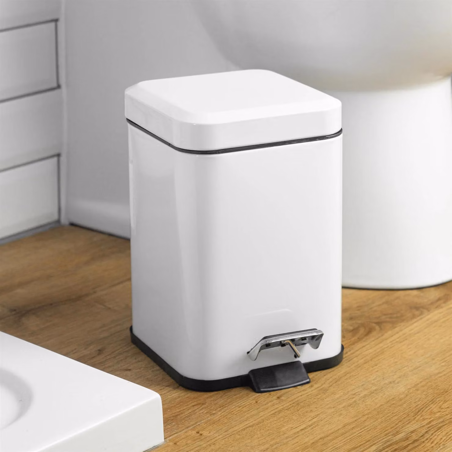 Harbour Housewares Pack of 2 White Stainless Steel Square Pedal Bins with Removable Inner Bucket, 3L – 7