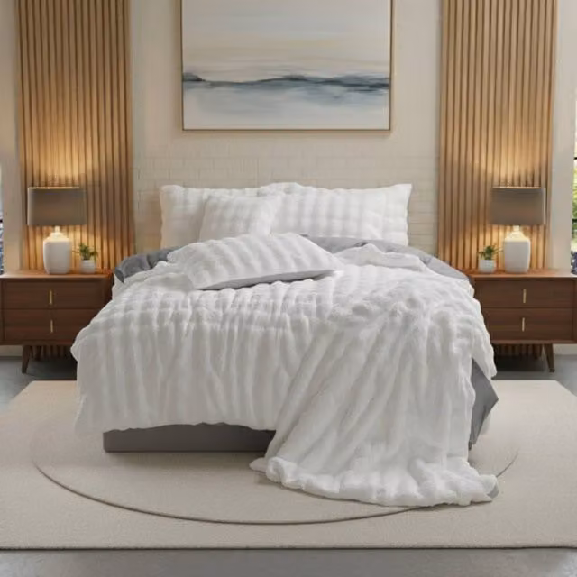 Snug City Rabbit Faux Fur Teddy Duvet Cover and Pillowcase Set in White, Double (W: 140 cm, L: 200 cm) – 1
