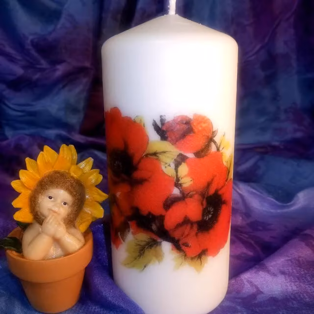 Viki White Floral Pillar Candle with Poppy Flower Design