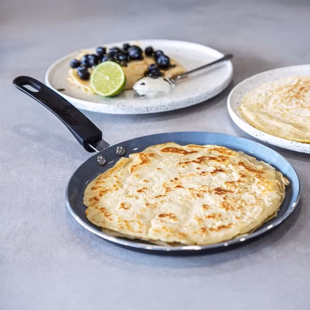 MasterClass Ceramic Non-Stick Aluminium Crepe Pan, Diameter: 24 cm, Dark Grey – 1