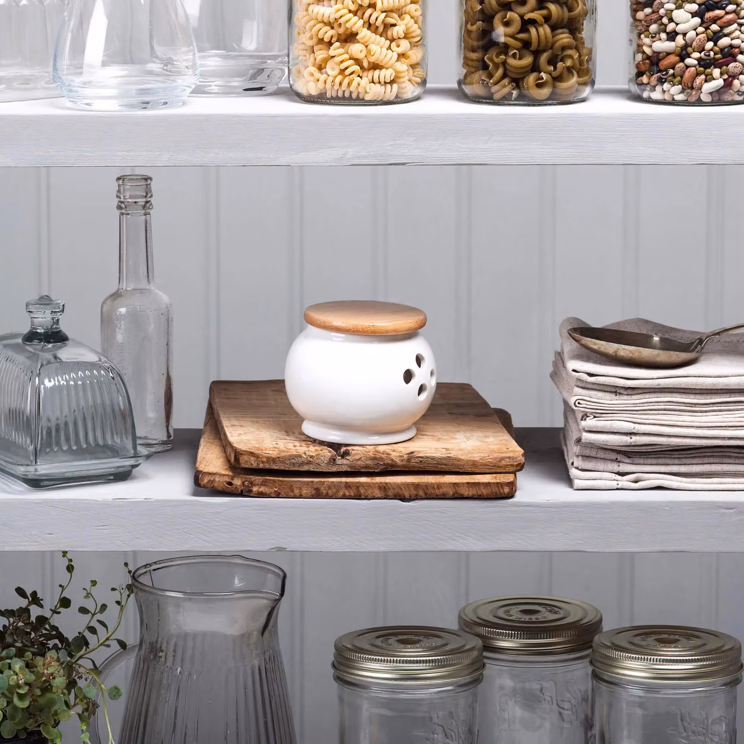 WM Bartleet & Sons 1750 Traditional Porcelain Garlic Storage Pot with Wooden Lid, White – 5