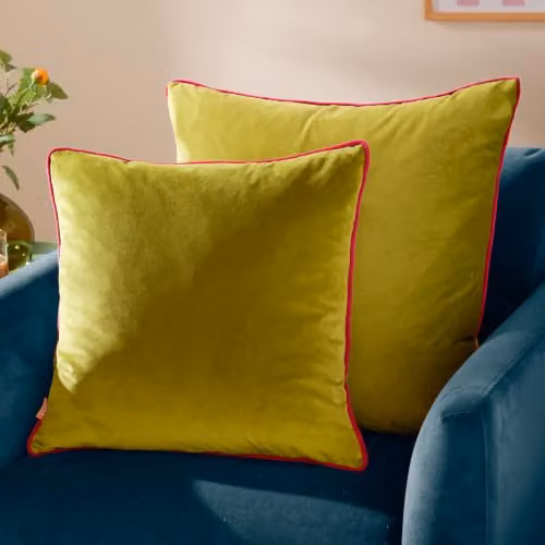 Riva Home Meridian Signature Collection Square Velvet Cushion in Green or Pink, 55 x 55 cm – 4