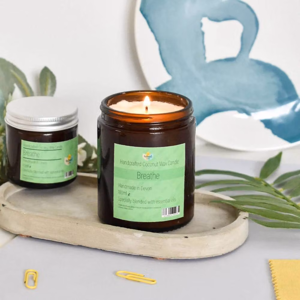 Natural Spa Cosmetics Breathe Hand-Poured Coconut Wax Candle in Amber and Multicolour – 2