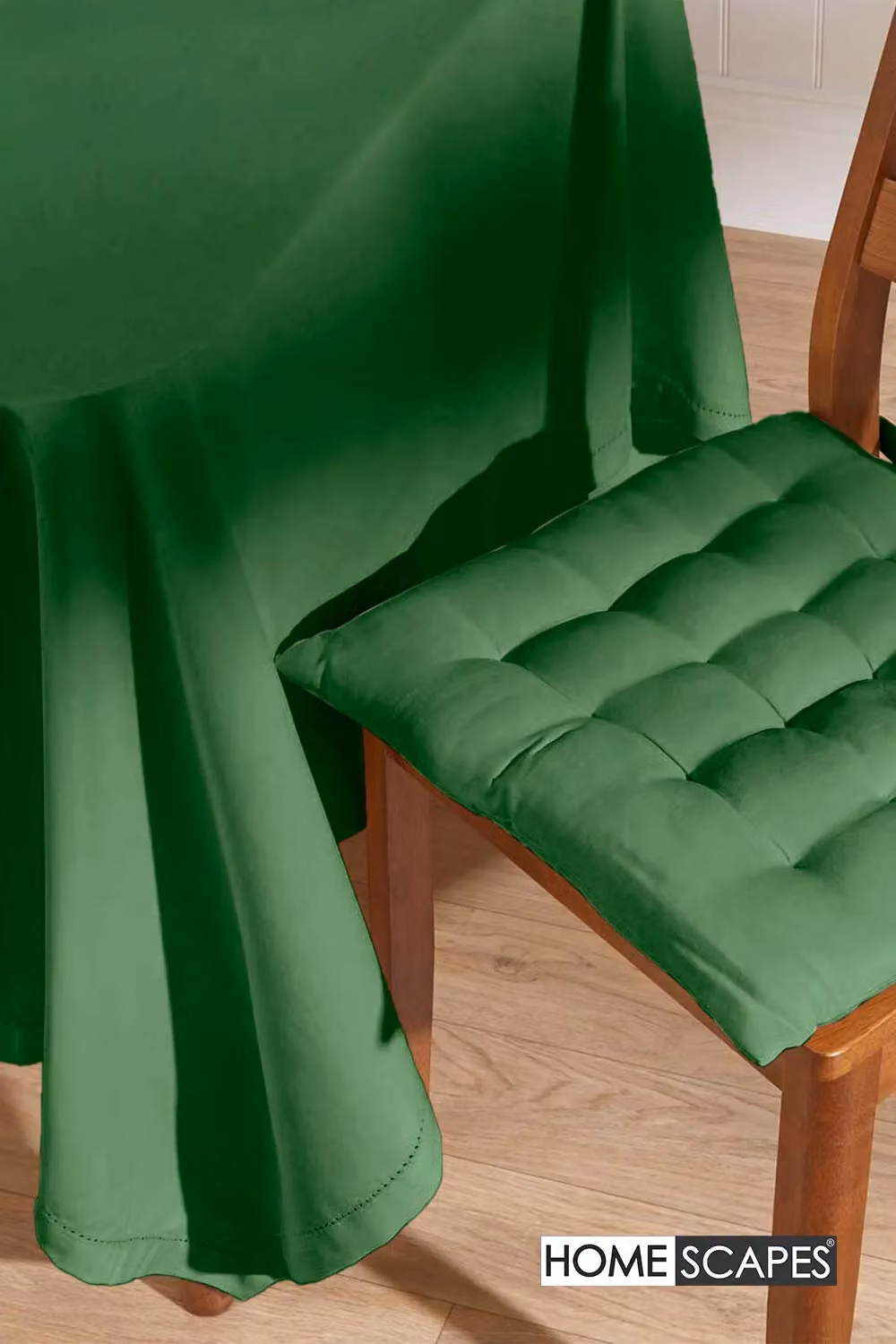 Homescapes Plain Round Cotton Tablecloth in Dark Green, Diameter: 178 cm – 2