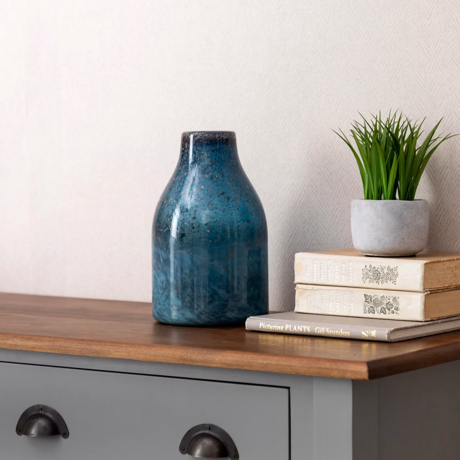 Voyage Maison Thalassa Hand-Blown Small Glass Vase in Blue – 2