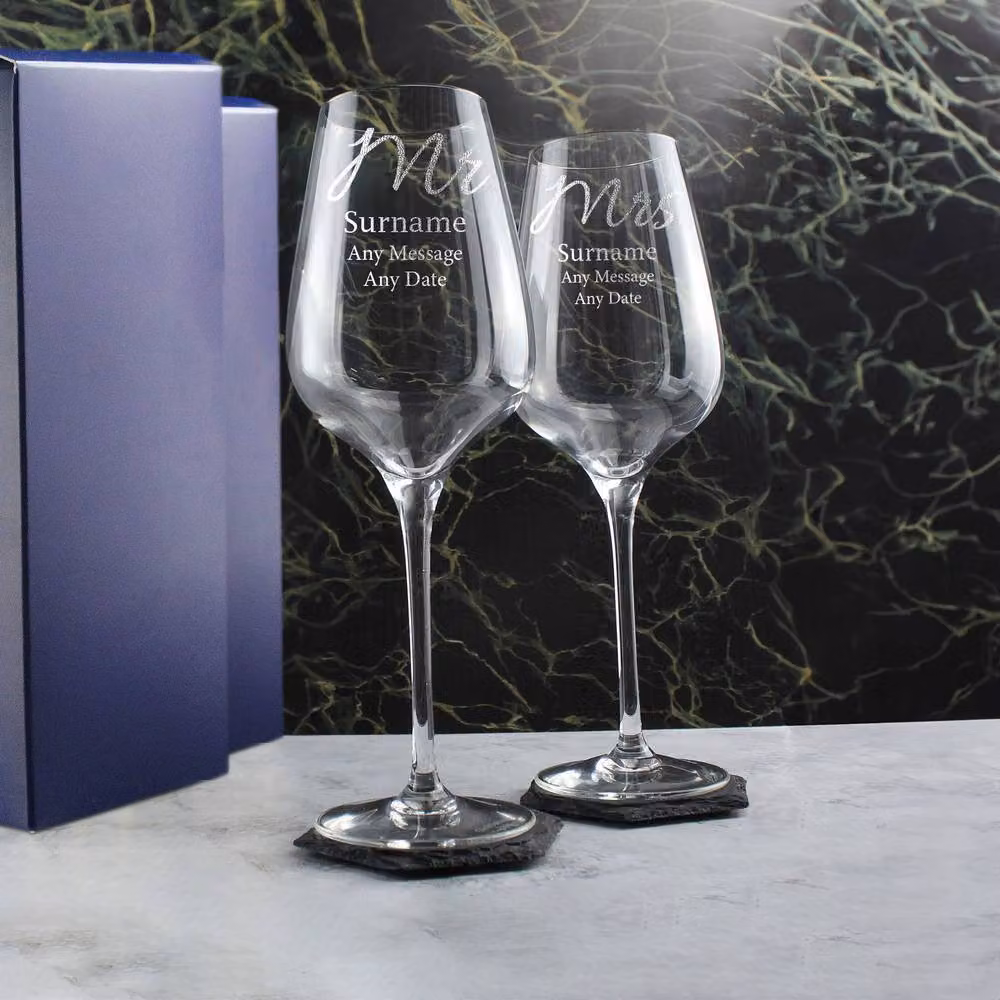 Uniqueful Personalised Mr & Mrs Elegant Font Wine Glasses, Clear, 450 ml – 2