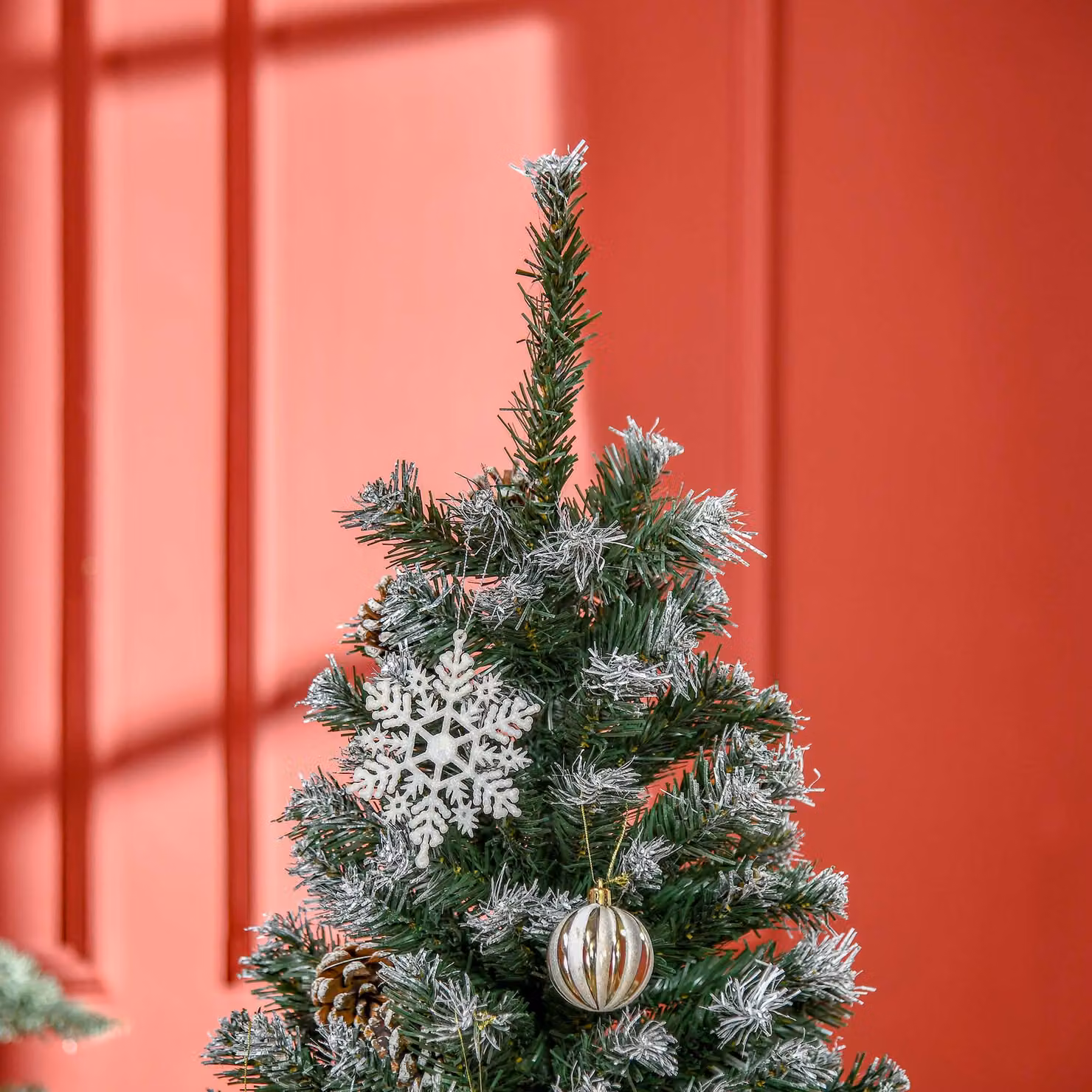 HOMCOM 5ft Artificial Christmas Tree with Pine Cones in Green and White, Height: 152.4 cm – 7
