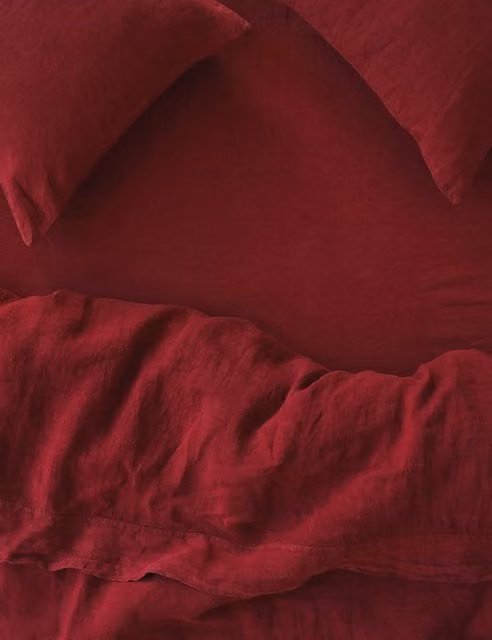 Piglet In Bed Pure Linen Fitted Sheet in Red, 200 x 200 cm