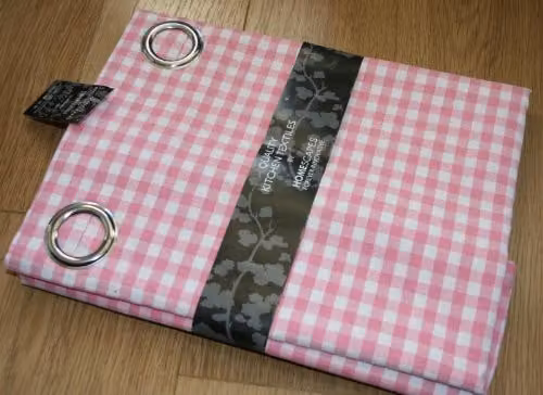 Homescapes Pink Gingham Check Cotton Eyelet Curtain Pair, Width: 140 cm, Drop: 229 cm – 2