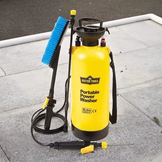 Victor Tools Portable Hand Pump Power Washer, 8L Capacity, Yellow, H54 x W18 x D25 cm – 1