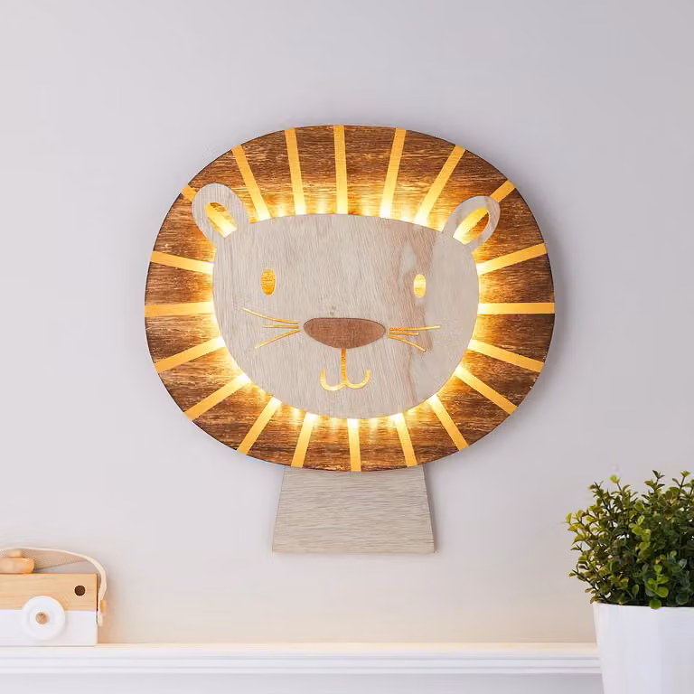 Lights4fun Wooden Lion Safari LED Wall Light in Brown and White with Remote and Timer