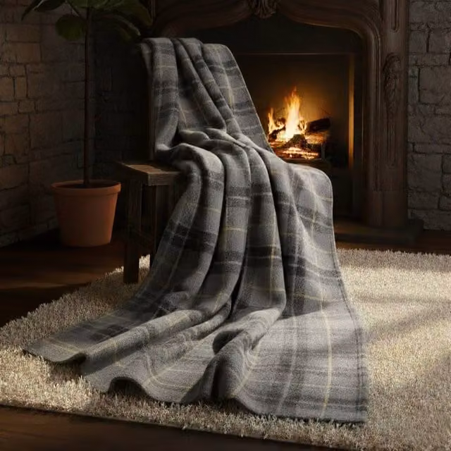 Snug City Grey Tartan Check Christmas Throw Blanket, W: 150 cm, D: 200 cm