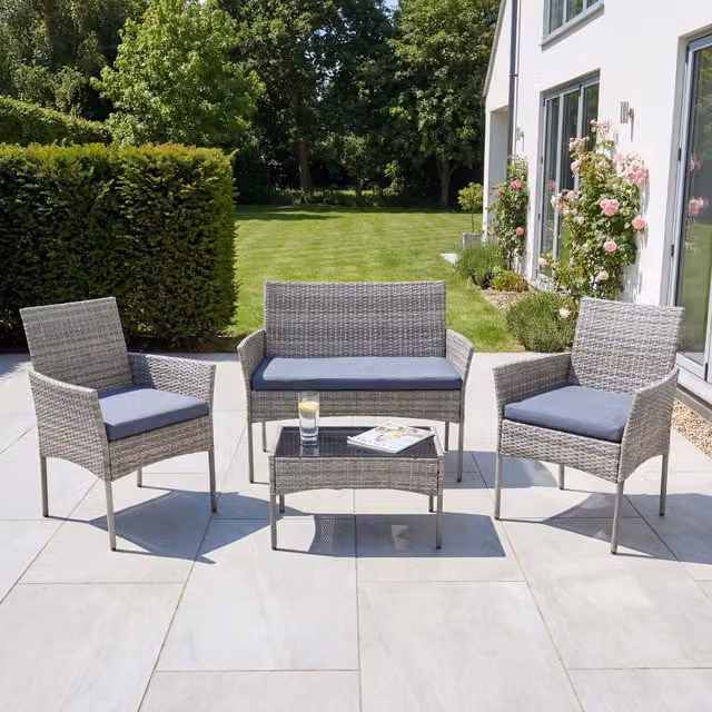 Corato Modern 4-Seat Rattan Patio Set in Grey
