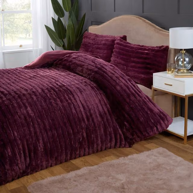 Rapport Home Chunky Ribbed Plush Duvet Cover and Pillowcase Set in Burgundy, W: 140 cm, L: 200 cm