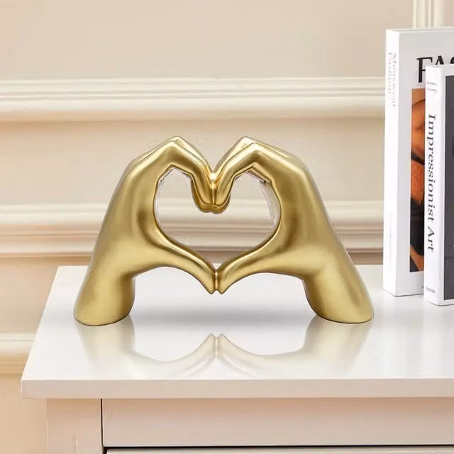 Huhote Modern Heart Hands Sculpture, Gold Tabletop Love Gesture Statue, H 14.0 cm x W 14.0 cm x D 8.0 cm – 1