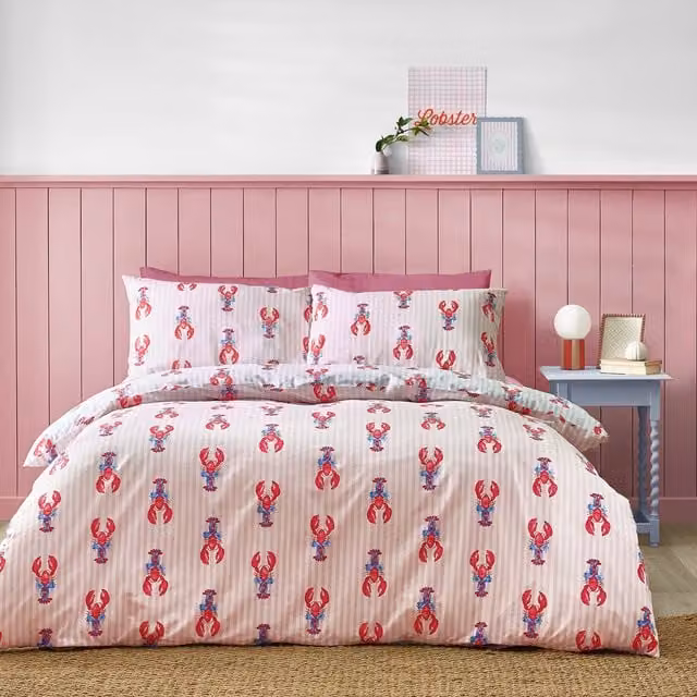 Sassy B Lobster Stripe Reversible Duvet Cover and Pillowcase Set in Pink, Blue and Red, W/D/H: 135 x 200 cm and 50 x 75 cm