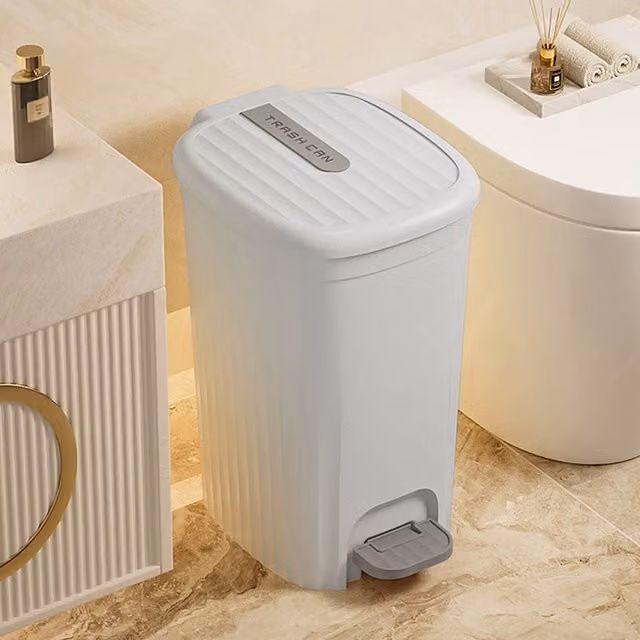 Livingandhome 15L Plastic Pedal Rubbish Bin with Lid, Light Grey