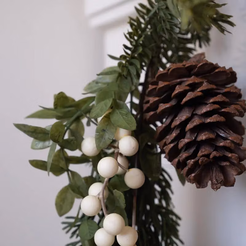 Scottish Everlastings Ltd Green Mistletoe, Pine Cone and Foliage Christmas Garland, 180 cm – 3