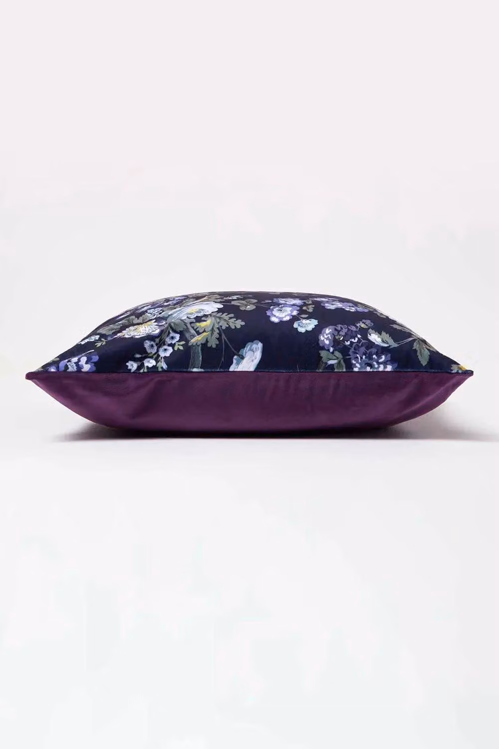 Homescapes Floral Midnight Garden Reversible Velvet Cushion in Navy and Purple, W/D/H: 46 x 46 x 46 cm – 3