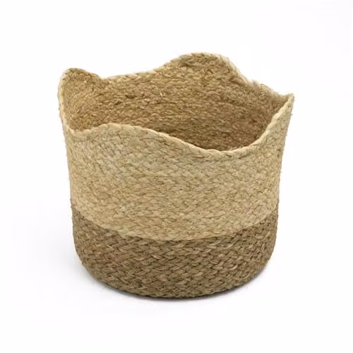 JVL Palma Natural Round Scalloped Storage Basket in Sand and Beige, Open Weave Decorative Woven Organiser, Diameter: 25 cm, Height: 7.5 cm