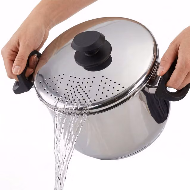 Geezy Silver Stainless Steel Pasta Pot with Locking Strainer Lid, 22 cm, Induction Compatible