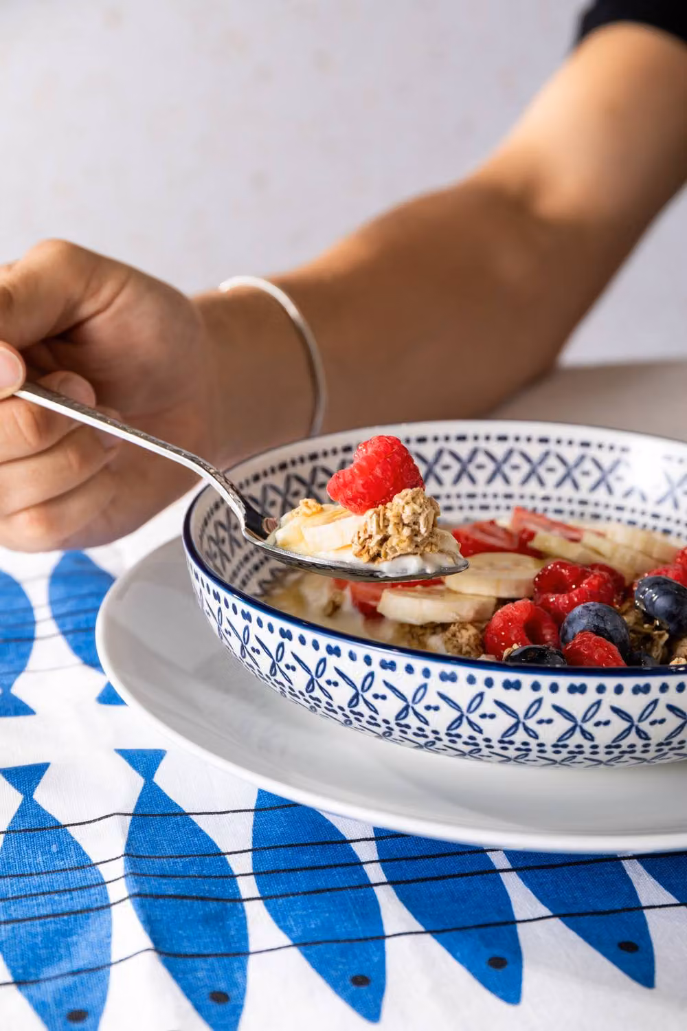 Mikasa Blue Mediterranean Glazed Stoneware Pasta Bowl, 21 cm – 7