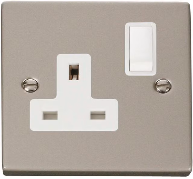 SE HOME White and Silver Flush Mount 1 Gang 13A DP Switched Socket Plate