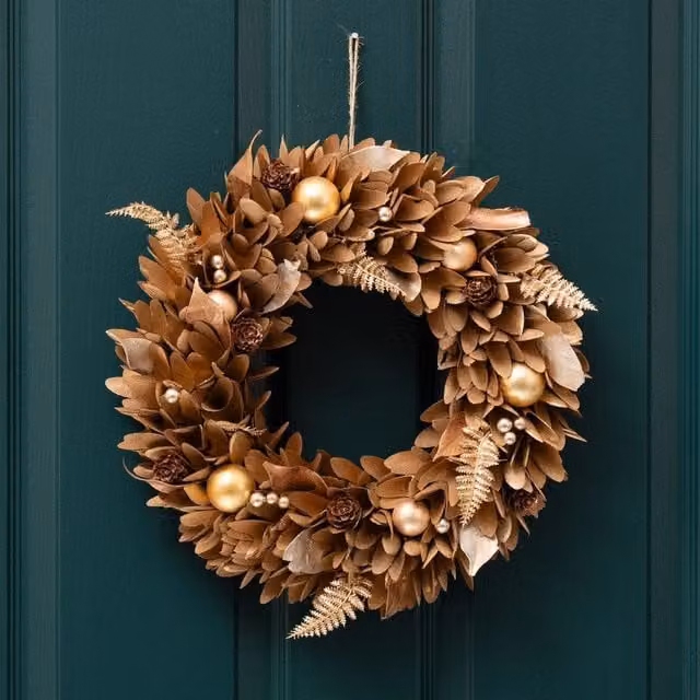 Scottish Everlastings Ltd Round Rustic Wood Shave Wreath in Gold and Brown, Diameter: 38 cm – 1