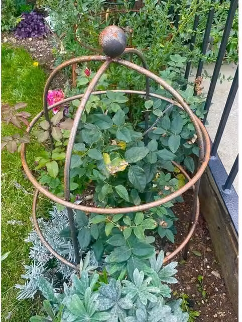 Poppyforge Chelsea Range Small Metal Cloche Plant Support Obelisk in Bronze, W/D/H: 49.5 x 49.5 x 69.6 cm – 1
