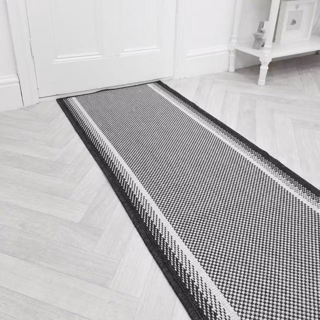 runrug Geo Reversible Indoor/Outdoor Carpet Runner in Black, W: 60 cm, L: 150 cm – 1
