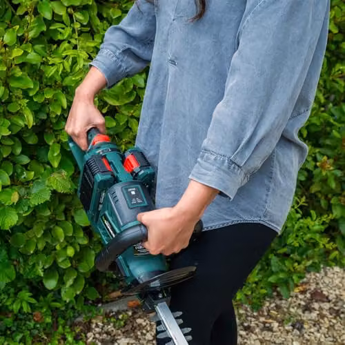 Webb 40V Brushless Reciprocating Hedge Trimmer with 2 x 4Ah Rechargeable Batteries and Charger, Green – 5