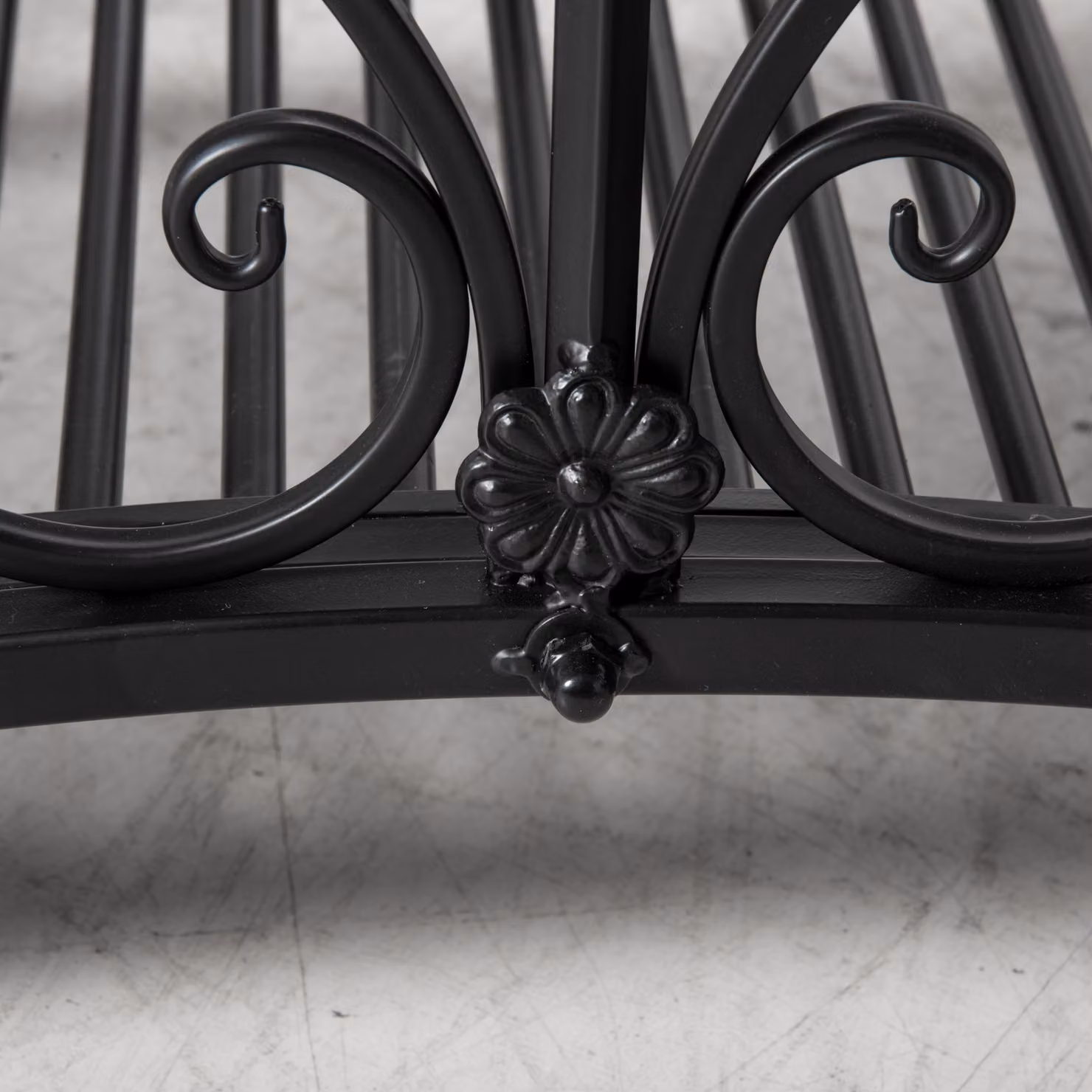 Outsunny Classic Metal Garden Bridge with Safety Railings in Black, W/D/H: 102 x 48 x 49 cm – 8