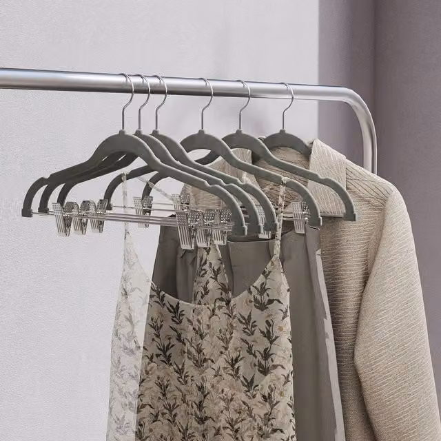 SONGMICS Grey Velvet Trouser Hangers with Non-Slip Clips