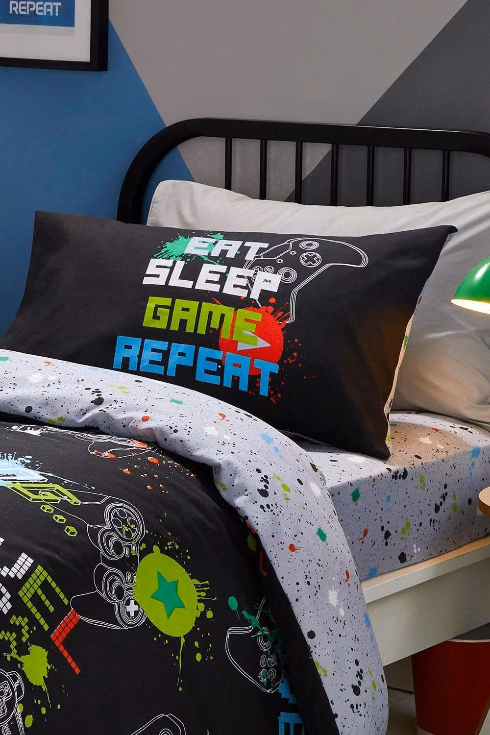 Bedlam Game Glow Kids Gamer Themed Reversible Duvet Cover and Pillowcase Set, Black, W: 140 cm, H: 200 cm – 3