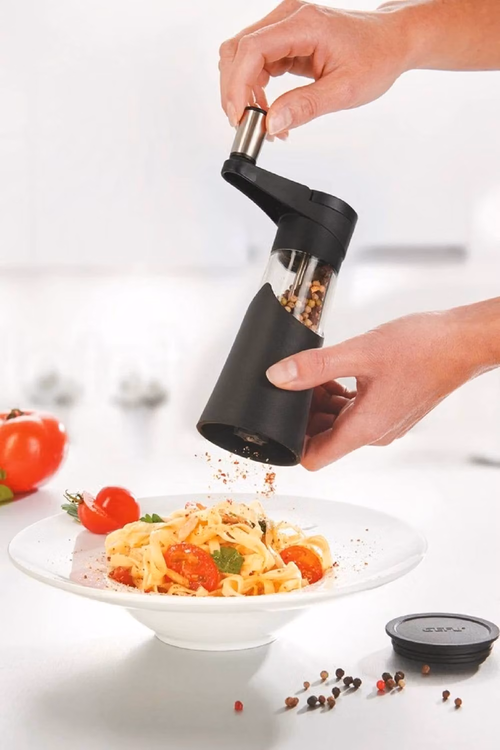 Gefu Aromatico Manual Spice Grinder with Crank Handle in Black with Ceramic and Glass Components – 2
