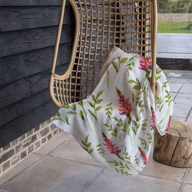 Benjamin Tate Design Pink and Green Floral Fleece Blanket, W/D/H: 120 x 150 cm – 1
