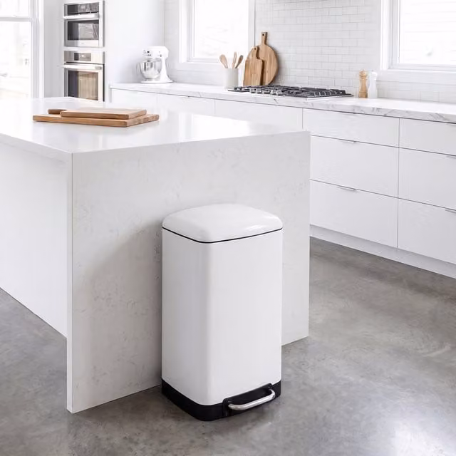 SONGMICS Soft Close Steel Pedal Bin, 30L, White, W: 32.5 cm, D: 32.5 cm, H: 61.5 cm