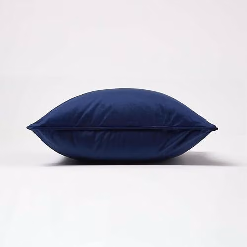 Homescapes Navy Blue Velvet Scatter Cushion with Microfibre Insert, 46 x 46 cm – 3