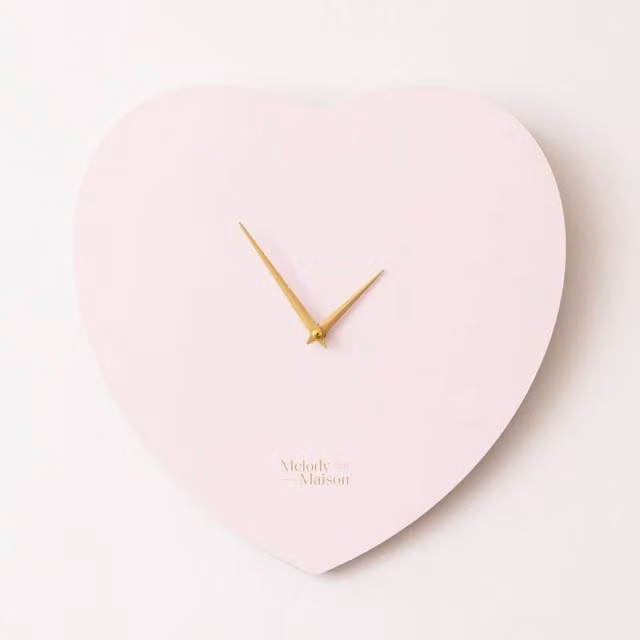 Melody Maison Heart Shaped Wooden Wall Clock in Pink and Gold, W/D/H: 40 x 40 x 40 cm
