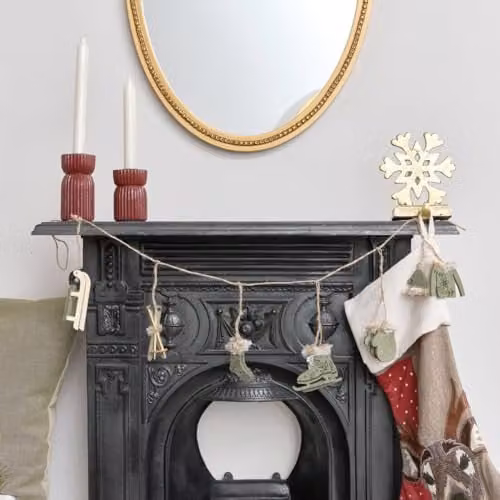 Melody Maison Green and White Winter Christmas Garland and Table Scatters, 120 cm – 1