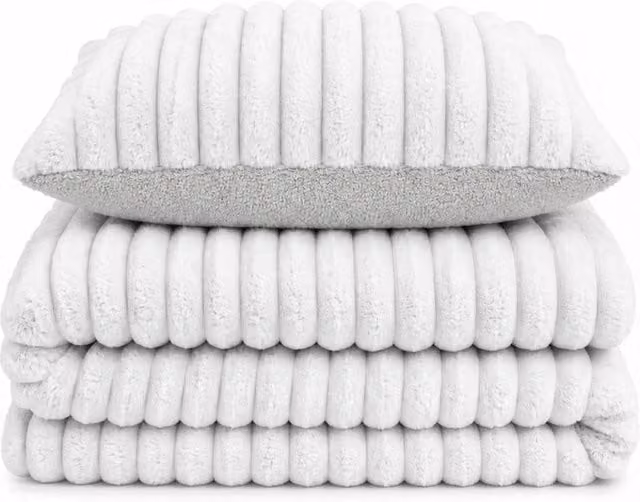 Velosso Jumbo Cord Faux Fur Duvet Cover and Pillowcase Set in White, Single (W: 140 cm, L: 200 cm)