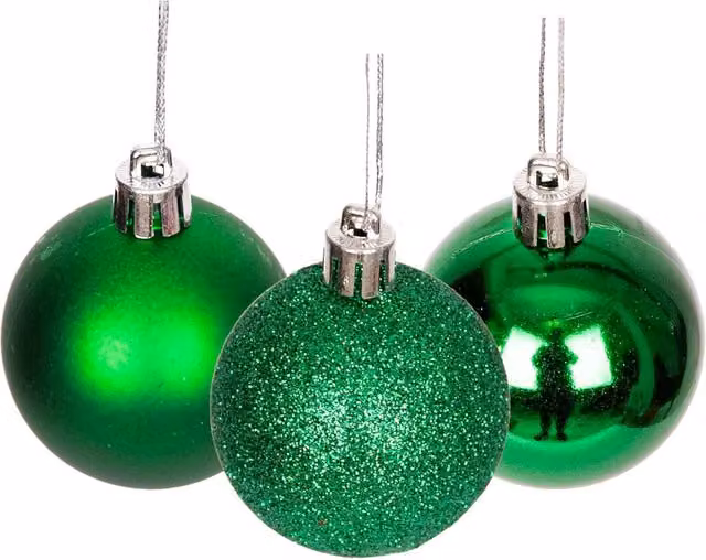 Shatchi 9-Piece Set of Round Plastic Christmas Bauble Hanging Decorations in Green and Silver, Diameter: 5 cm – 4