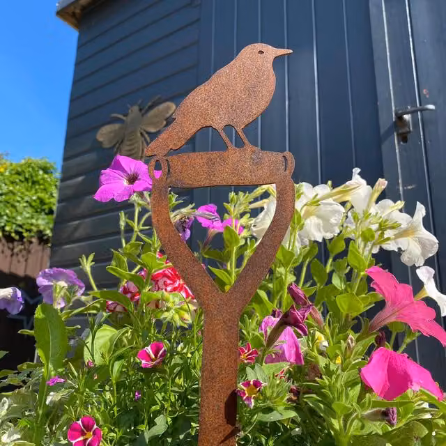 RW Norfolk Rustic Blackbird on a Spade Metal Garden Decoration, Brown