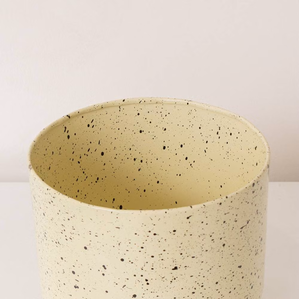 Melody Maison Metal Tabletop Planter Pot in White and Beige, Diameter: 15.5 cm